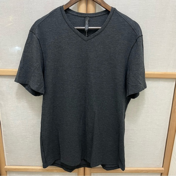Lululemon Men’s 5 Year Basic V-Neck Shirt Size L - Picture 1 of 6